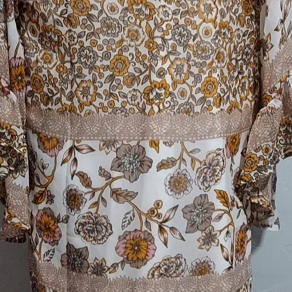 Live 4 Truth Peachy Floral design 1X - Picture 9 of 9